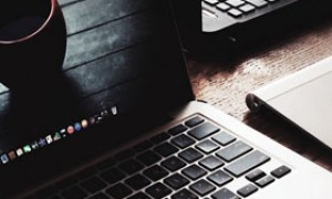 压力之下 白宫辩称对伊朗动武“将带来更低油价”