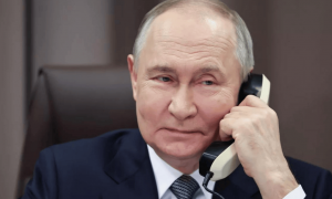 泽连斯基刚下飞机天塌了，美俄煲2.5小时电话粥，到手的战斧没了