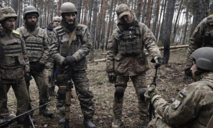 俄军夜袭意外收获，导弹炸死多名英国军官，乌克兰军队又组织惩戒连反扑